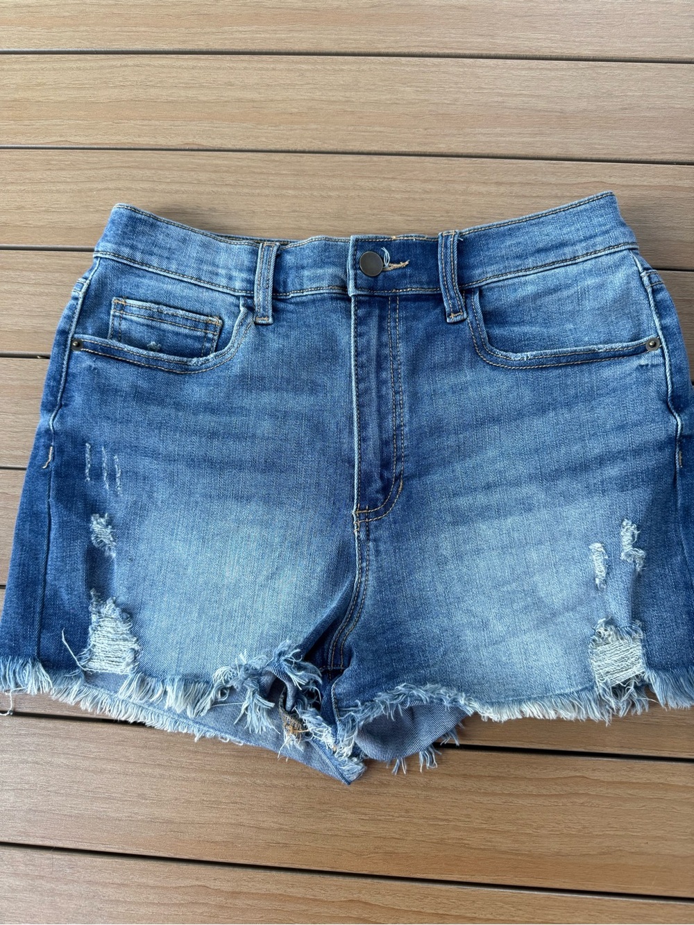 Altar'd State Stacy Distressed Cut-off Frayed Hem Denim Shorts. Size 7. EUC.